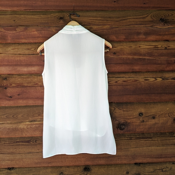 Vince camuto woman's white sleeveless blouse. - Picture 3 of 6